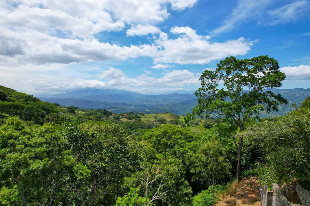 New Home for Sale in Atenas, Costa Rica with Private Pool and Tropical Surroundings - Gallery image 5