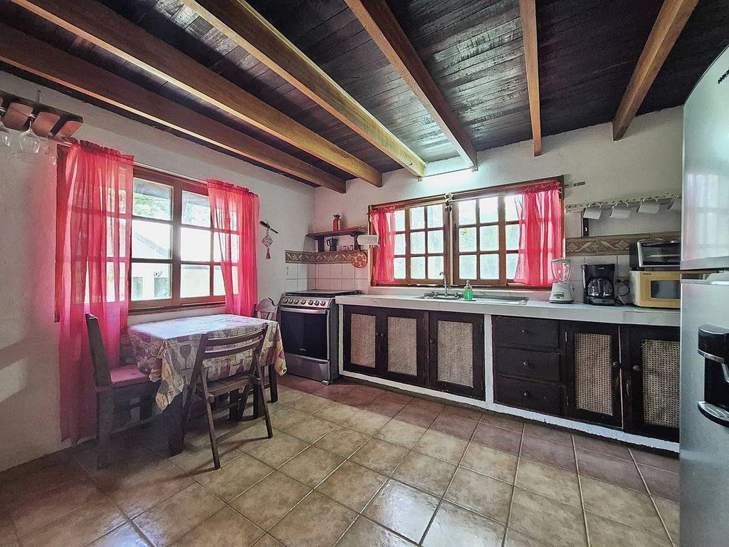 Casa Verde Norouz: Renovated 2-Bedroom Home with Independent Guest Cottage Just 3 Minutes from Sámara - Gallery image 33