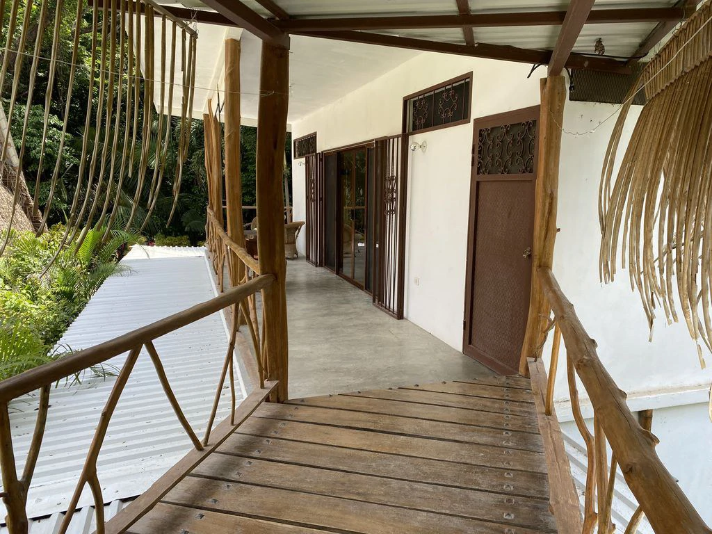 Holistic Yoga Retreat: Relaxation, Peace, Balance and Tranquility, Yoga Retreat with 4 Bungalows and 3 Apartments Elevated upon 1.25+ Acres - Gallery image 9