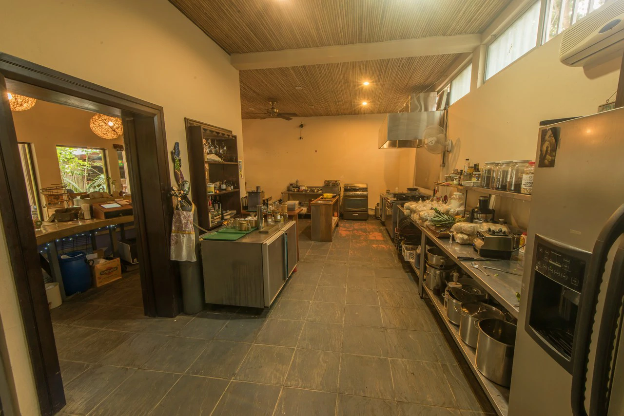 Top Money-Maker Commercial center downtown Samara, all rented,  250m from the beach - Gallery image 16