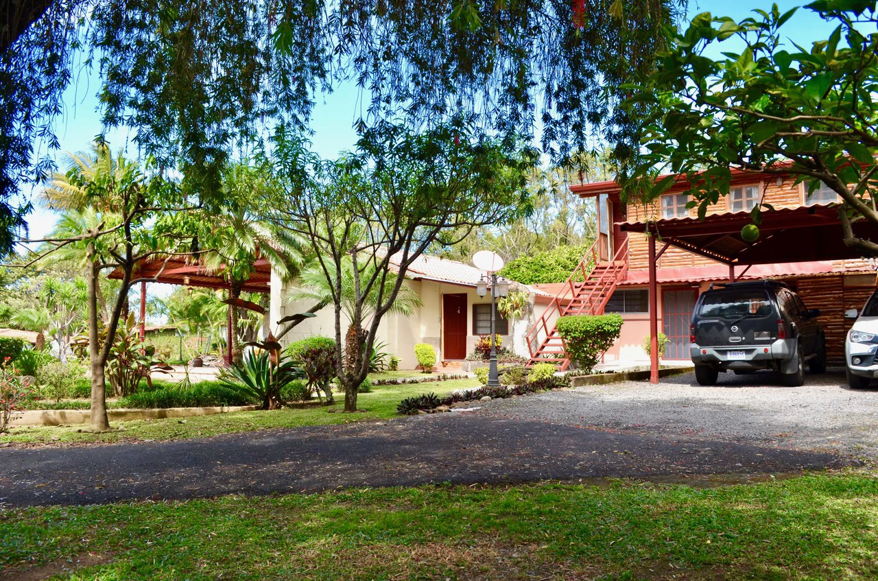 Beautiful investment property with cabins, house and apartments - Gallery image 36