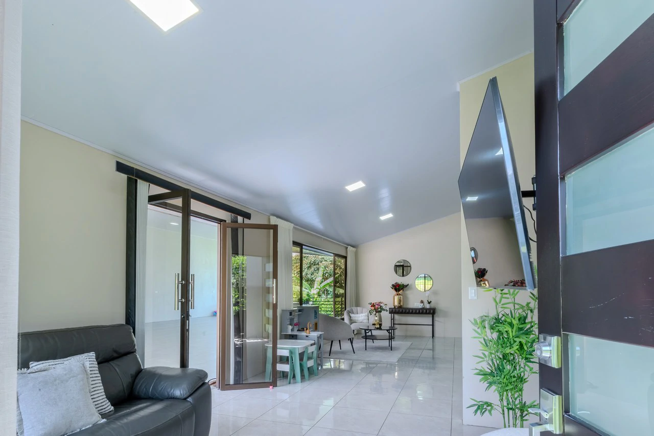Spacius Home in Pérez Zeledón | 3 bedrooms, 3 Bathrooms - Gallery image 9
