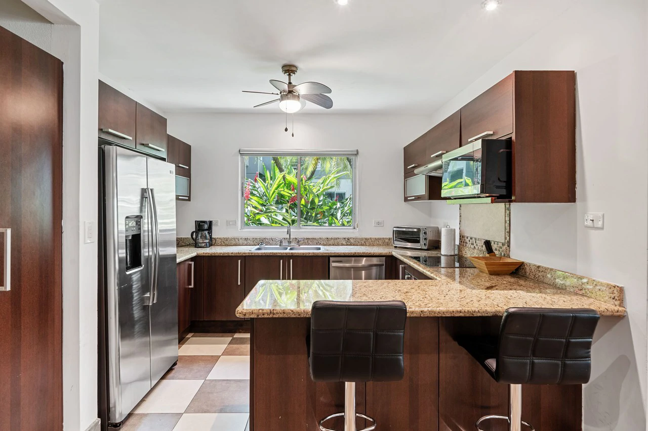 Casa Blanca 4: Stunning Condo with Quality Finishes, Terrace & Resort-Style Amenities - Gallery image 5