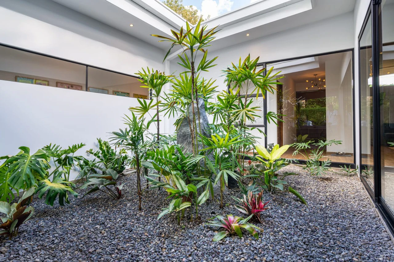 Amazing New Villa Cayman: Solar Powered and Walk to the Beach in Uvita! - Gallery image 35