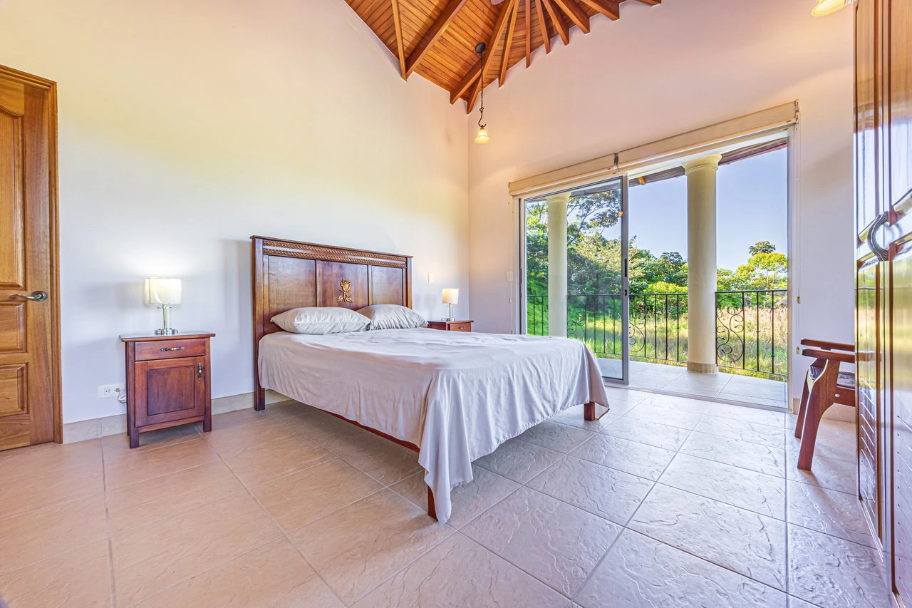 Elegant 3 Bedroom + Office Jungle Home in Puesta Del Sol, Ojochal - Gallery image 17