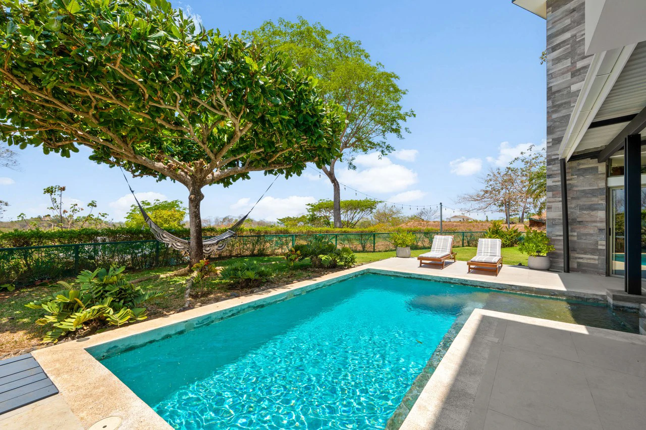 Casa Hijau: Modern Ocean-View Surf Home in Marbella - Gallery image 15