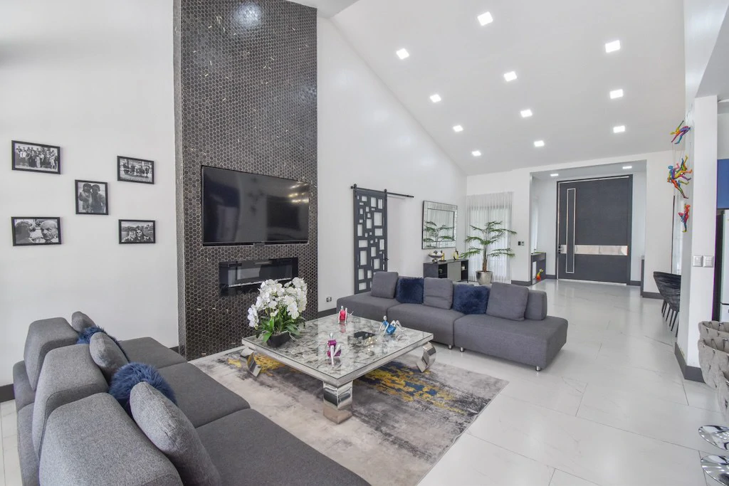 House For Sale in Lindora - Gallery image 4