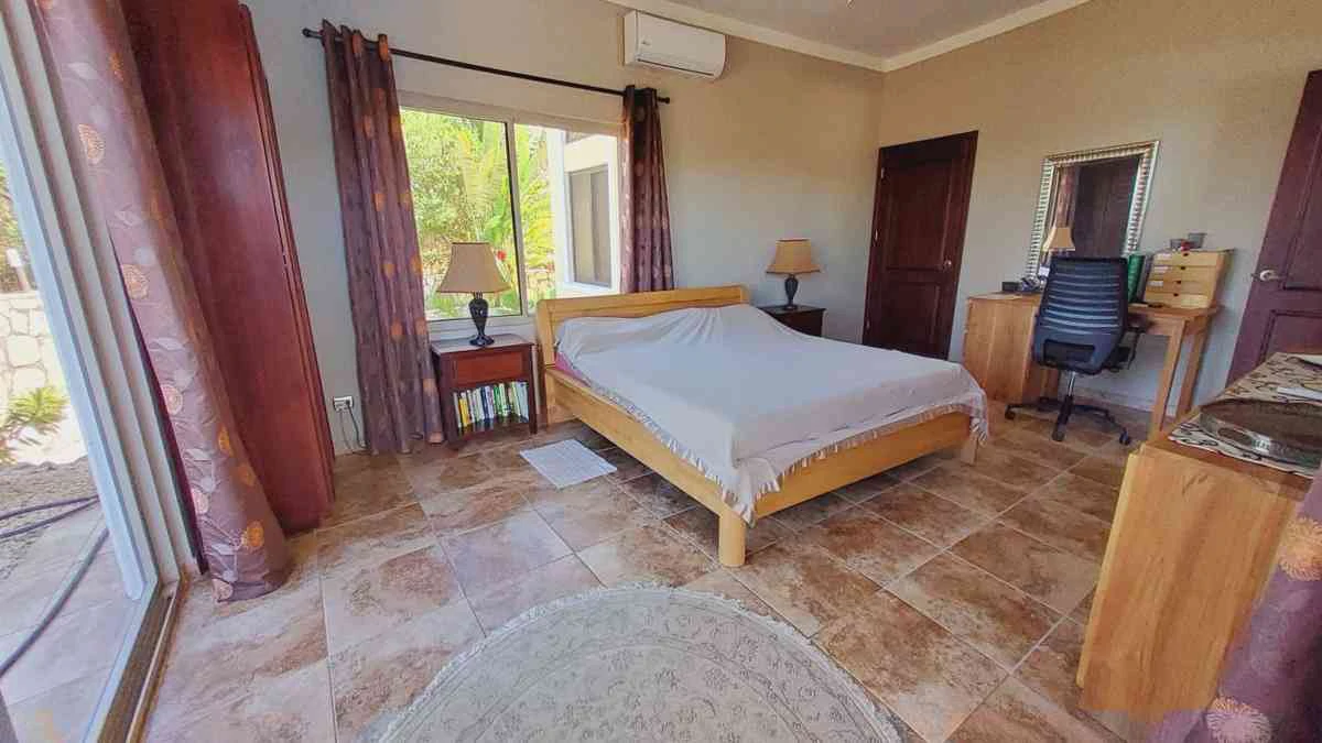 ID 4178: Elegant Coastal Villa with Infinity Pool and Lush Gardens - Gallery image 20