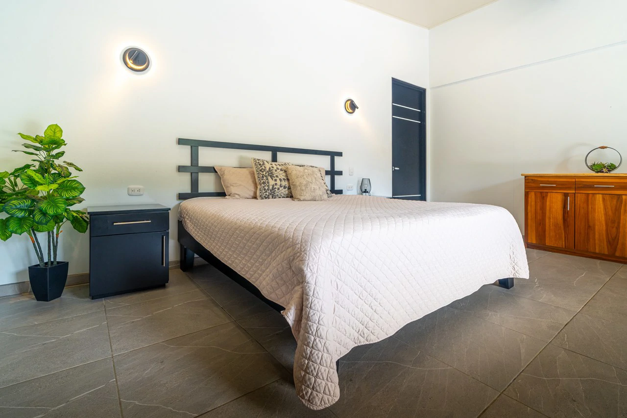 Modern 3 Bedroom Home - Walking distance to it all! - Gallery image 29
