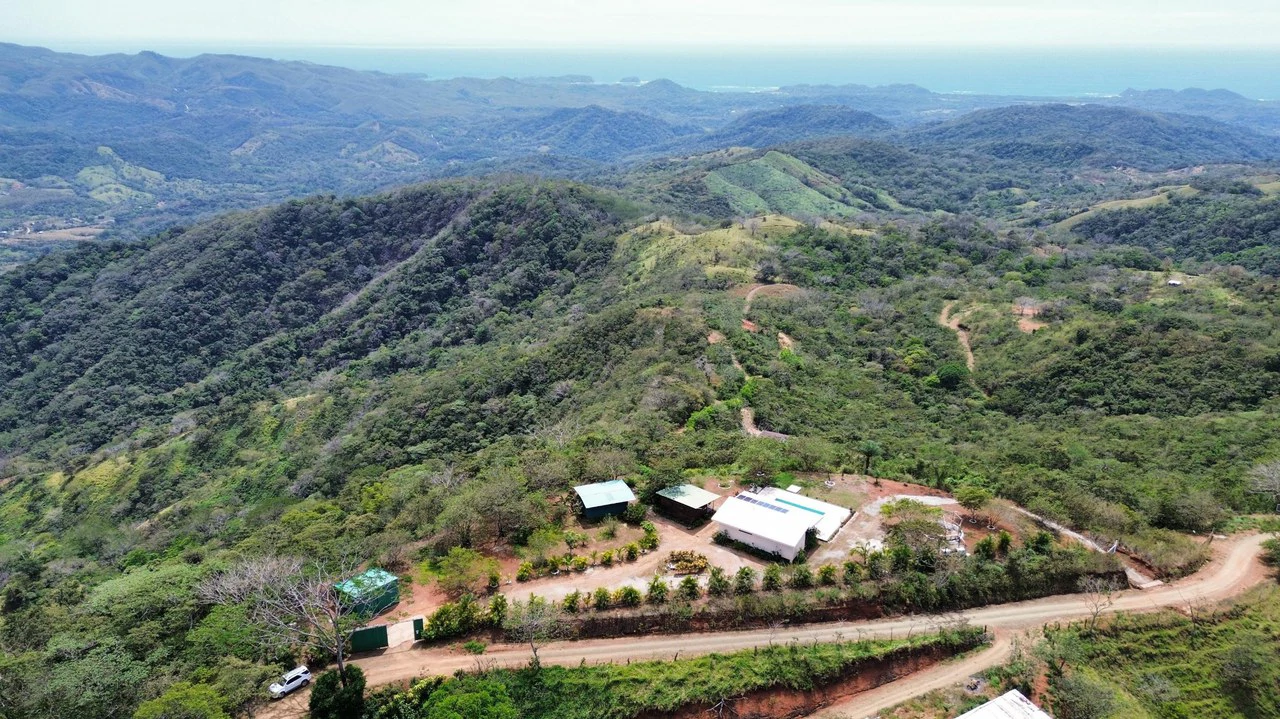 Casa Asia: Sweeping Ocean Views with All Solar Power - photo 3