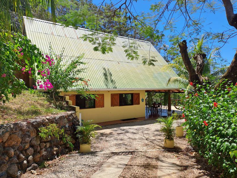 Finca El Colibri: Tropical Oasis of 7000 m2, nestled in nature, featuring 2 Homes & Caravan Studio, Near Carrillo & Samara Beaches - Gallery image 3