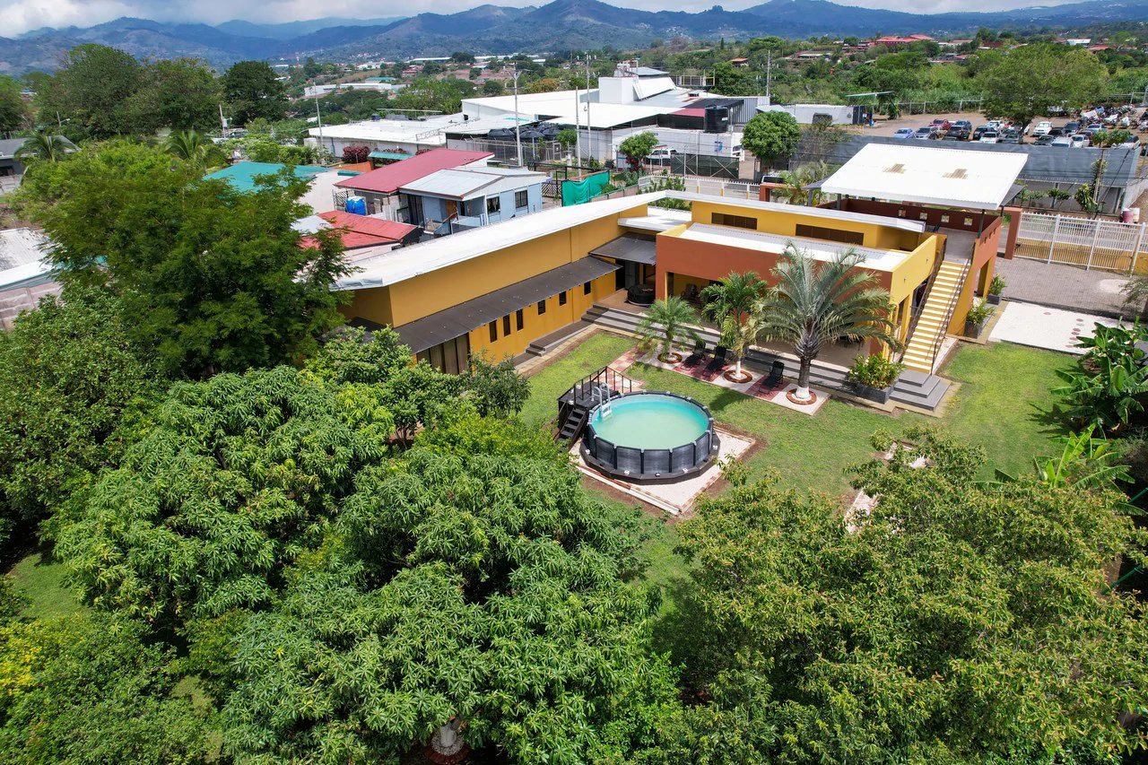 Modern Furnished Home Just 5 Minutes from Downtown Grecia - Gallery image 38