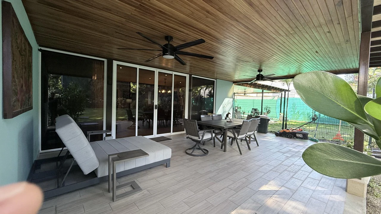 Unique Oversized Lot Home in Ciudad del Mar with 4 Covered Parking - Gallery image 24