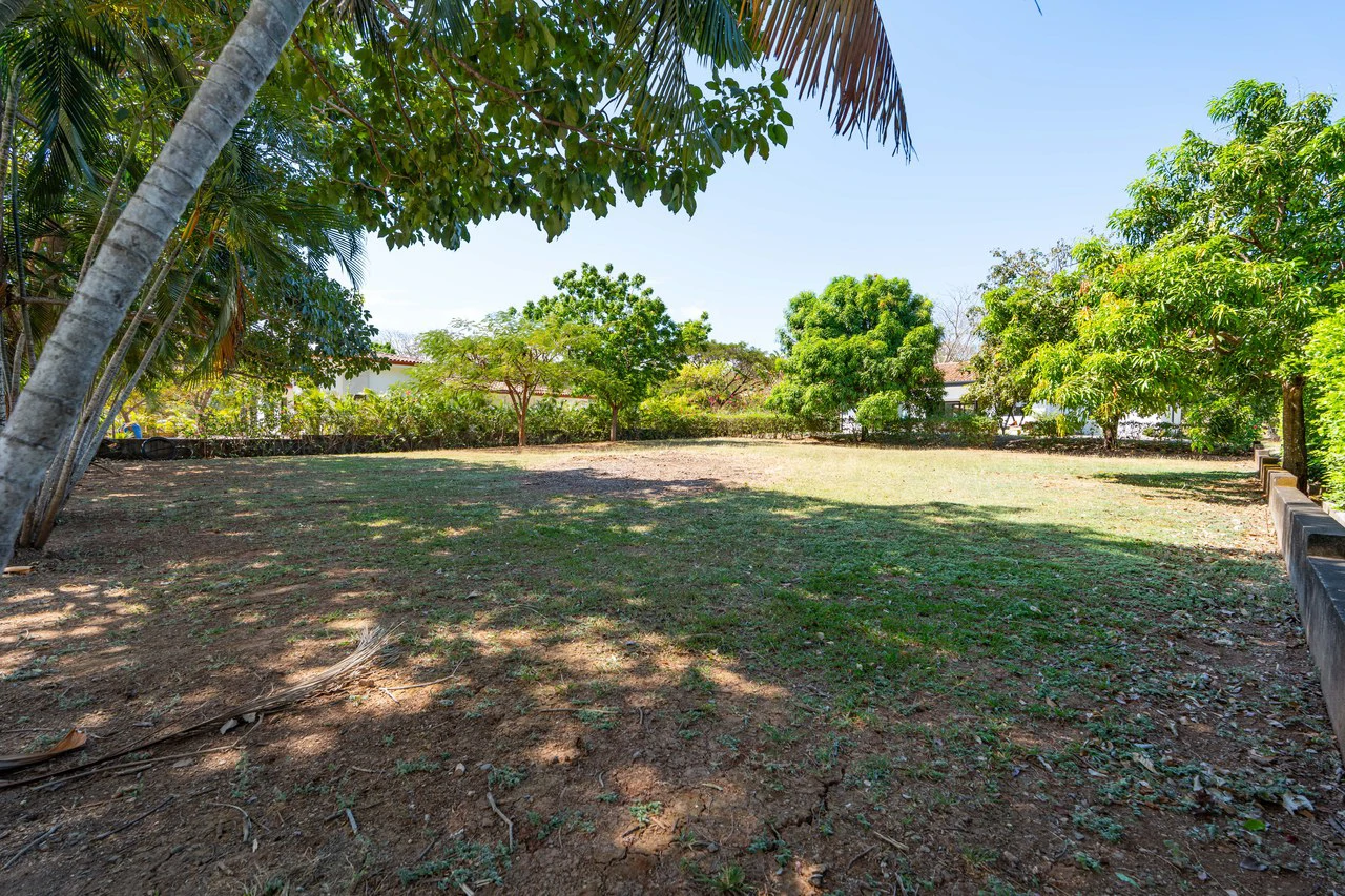 La Norma Lot 18: Build Your Dream Home Right In Tamarindo! Beautiful Flat 983m2 Lot For Sale In Gated Community!