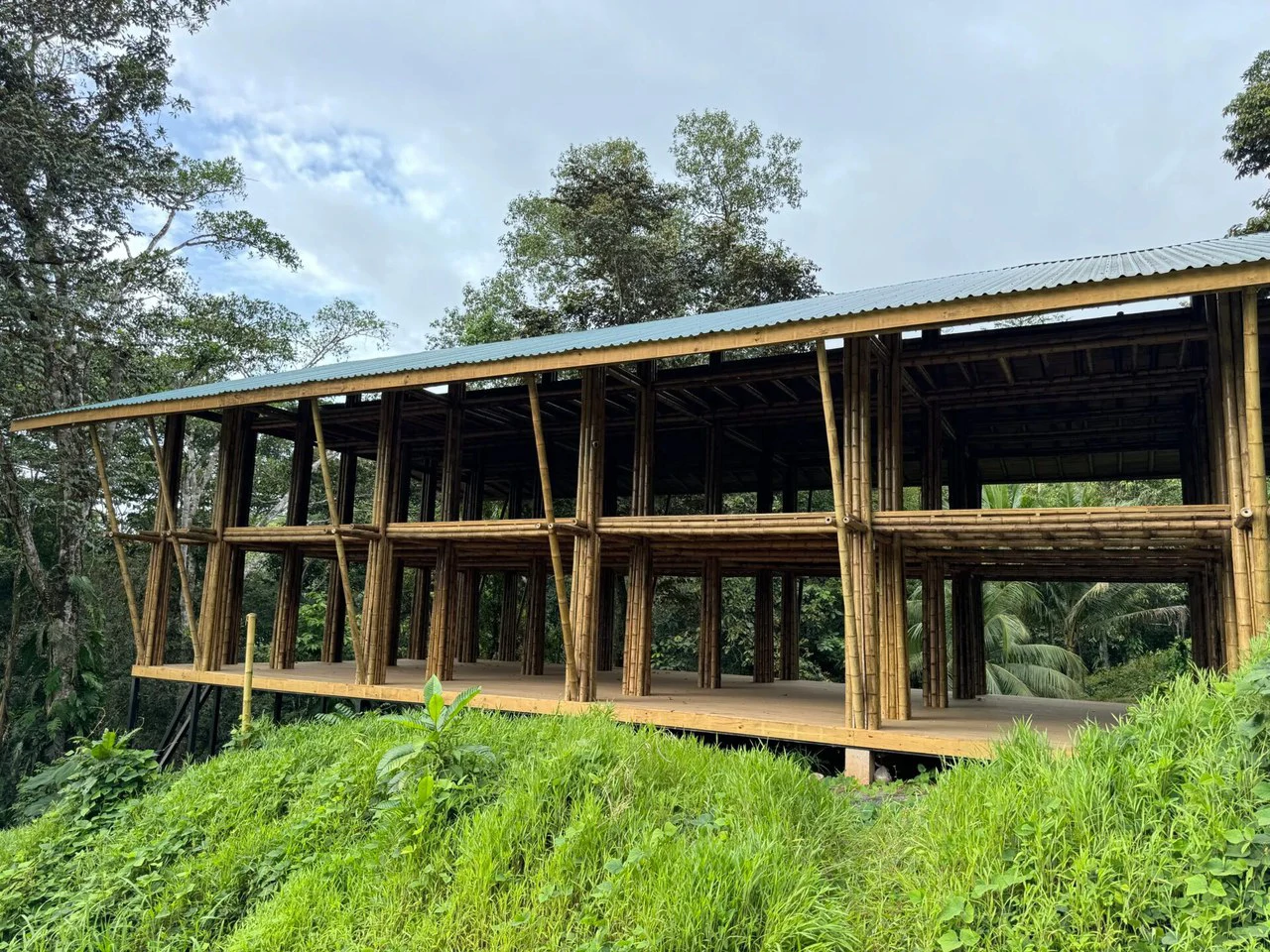 0.69 ACRES – Bamboo And Wooden Commercial Building On The Paved Coastal Highway Between Uvita And Ojochal!!!: Near the Coast, Riverfront, Mountain and Countryside Mixed Use Building For Sale in Uvita - Gallery image 2