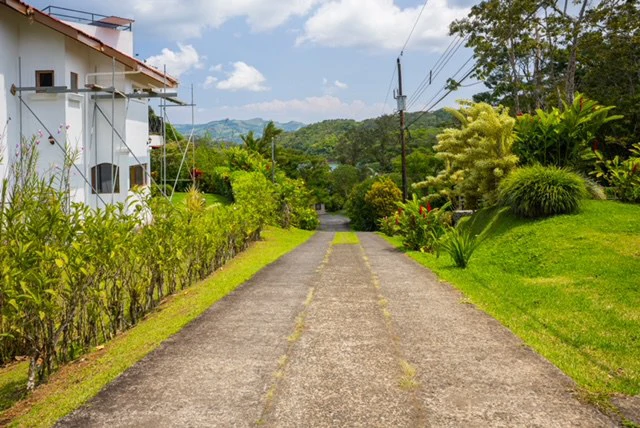 LG-002 Terreno Top Nuevo Arenal: Premium 1.45-Acre Gated Homesite in Nuevo Arenal | Panoramic Lake & Volcano Views, Private Boat Dock & Clubhouse - Gallery image 30