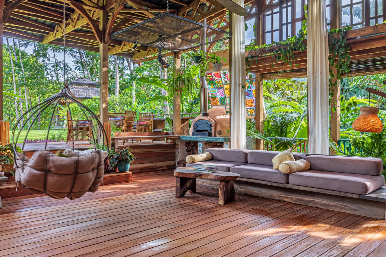 2.56 ACRES – 3 Bedroom Artistic Architectural Masterpiece, Recording Studio, Ocean View, Pool, 1 Bedroom Guest House!!! - Gallery image 4