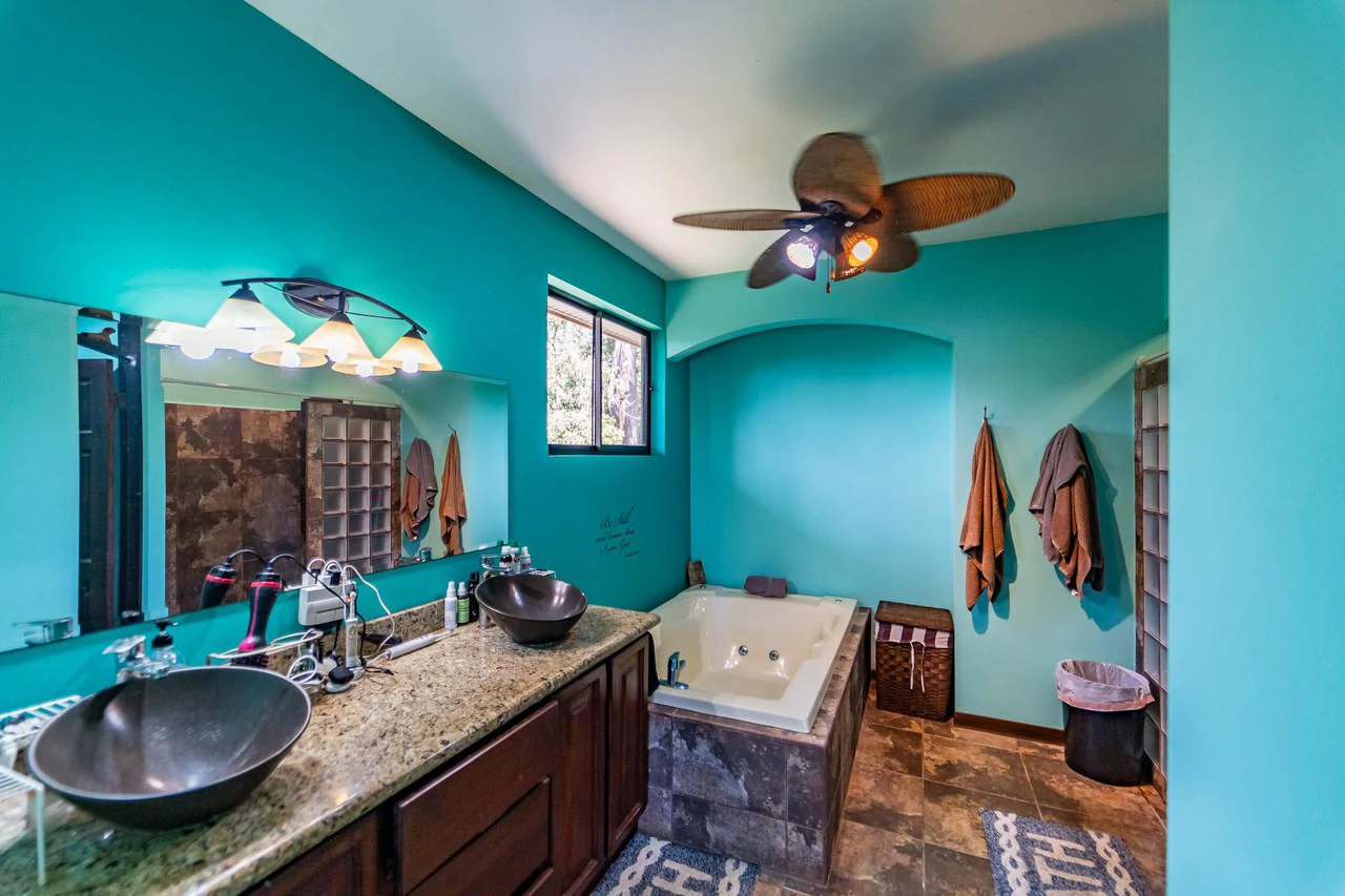 Casa Jardin: Ocean View SFH with Guest House and Extra Lot - Gallery image 19