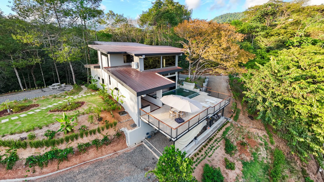 Luxury 3 Bedroom Home with Ocean Views in Downtown Uvita - Gallery image 3