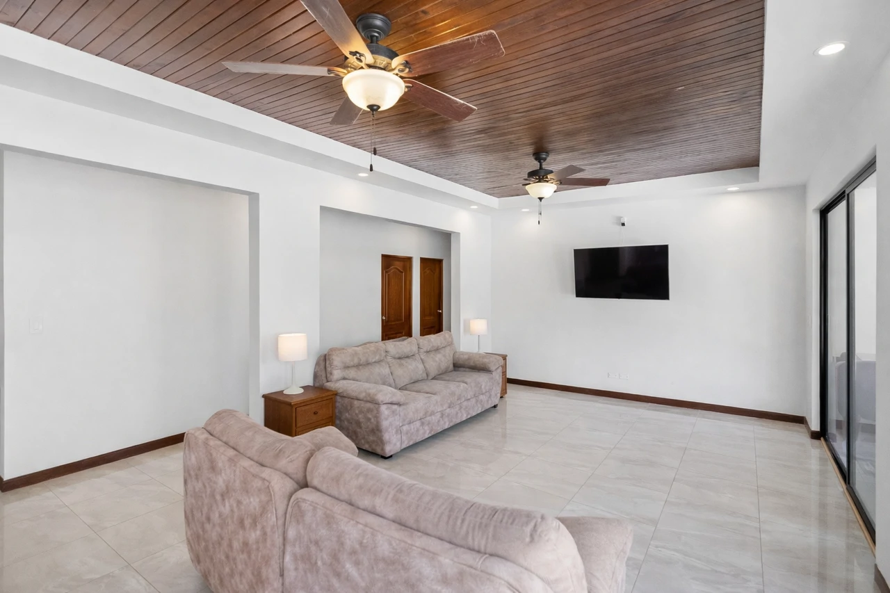 Modern-Style Home with Pool in Gated Community Near Tamarindo - photo 4