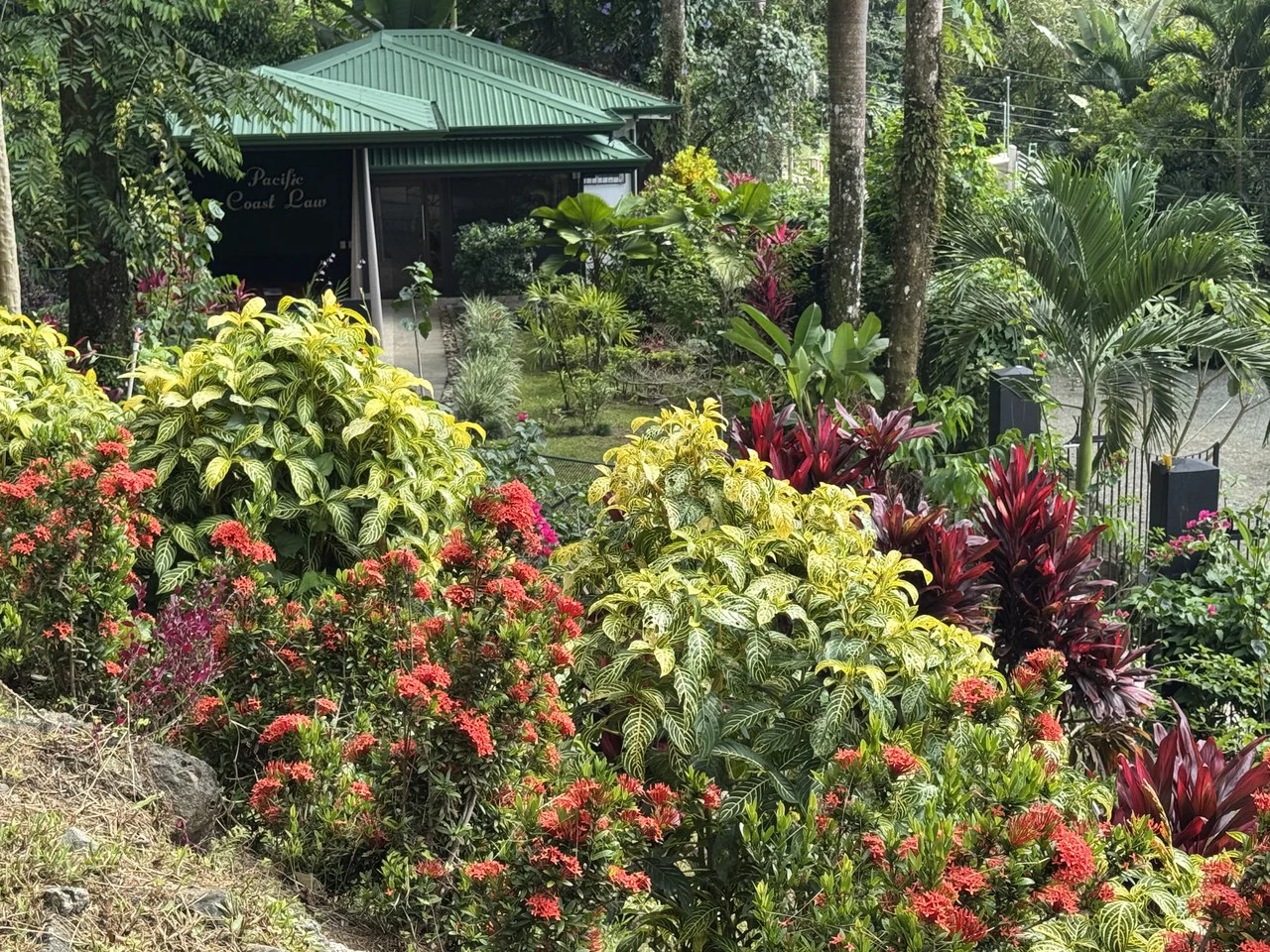 1.42 ACRES – 4 Bedrooms 2 Story Ocean-View Home With 2 Bedroom Guest House In Premium Beach Community, Walk to the Beach! - Gallery image 45