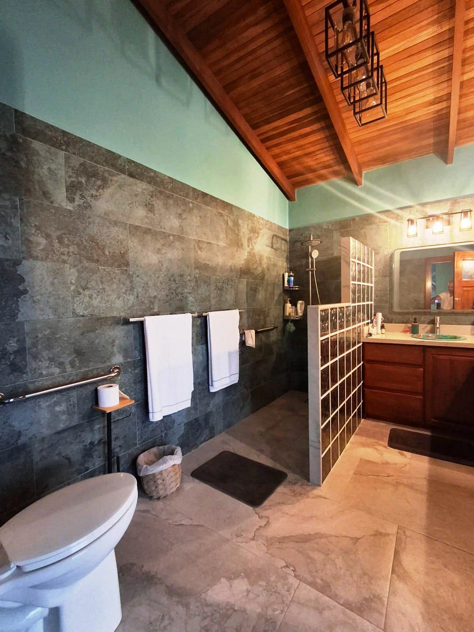 Casa Pristine Elegance: A Rare Costa Rican Estate with Unobstructed City-to-Ocean Views! - photo 20