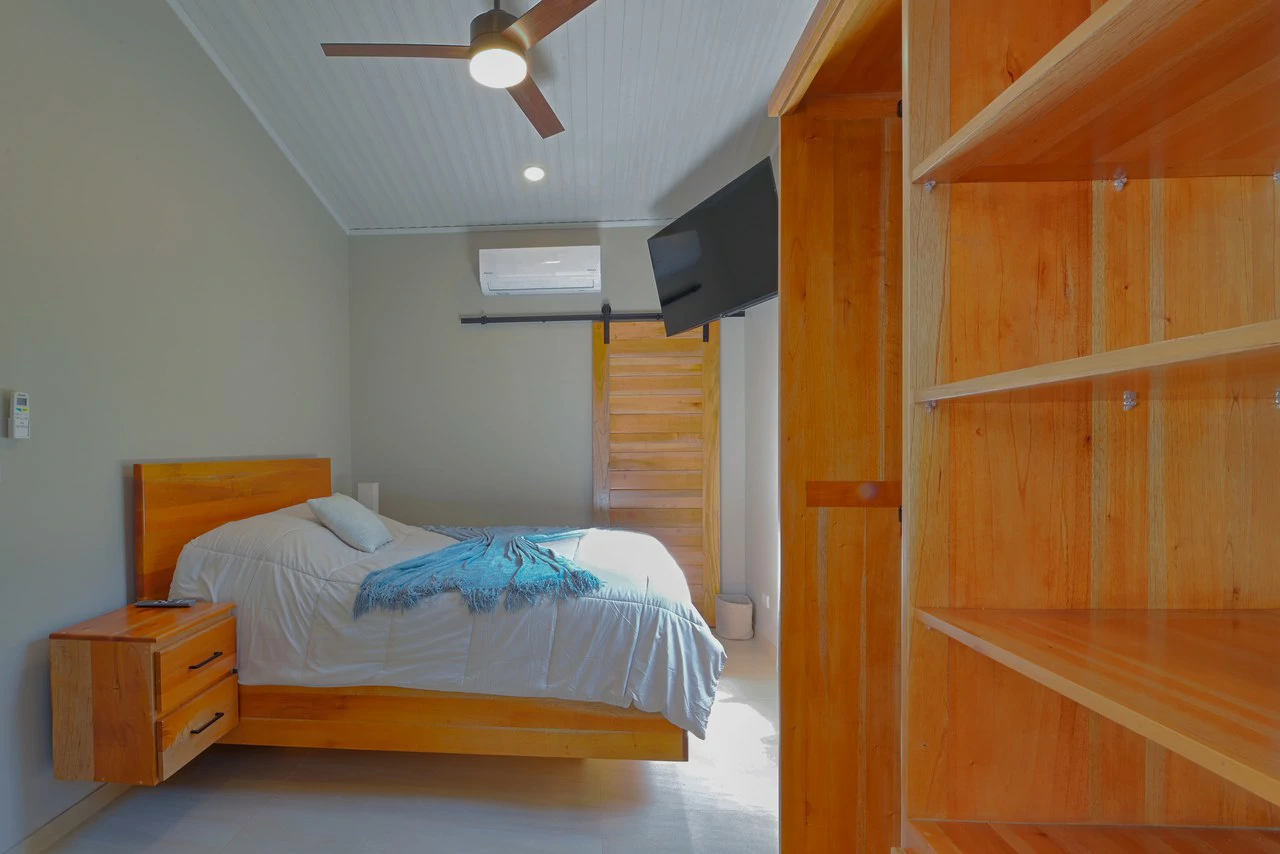 Modern Coastal Luxury: New 3-Bedroom Home Steps from South Pacific Beach: Near the Coast House For Sale in Uvita - Gallery image 11