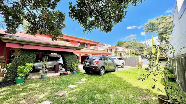 Casa Pinares: Rare 0.30-Acre Sprawling Garden Estate in Pinares, Curridabat | 1,241 m² Lot with Mature Trees, Protected Forest Views & 5,380 Sq. Ft. Build - photo 4