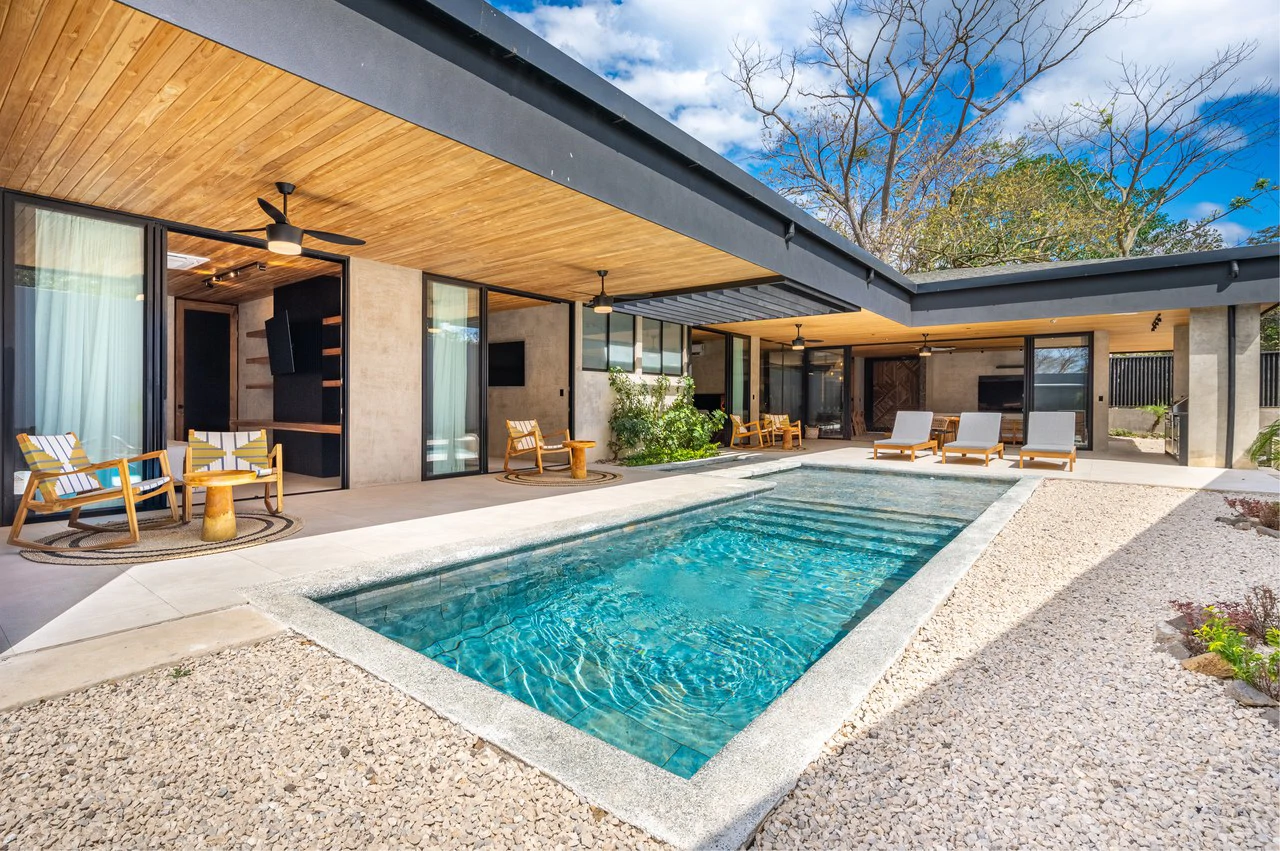 Casa Uchuva: Architectural Harmony of Wood, Stone, and Light - Gallery image 28