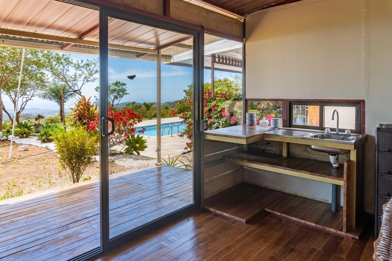 Casa Asia: Sweeping Ocean Views with All Solar Power - photo 11