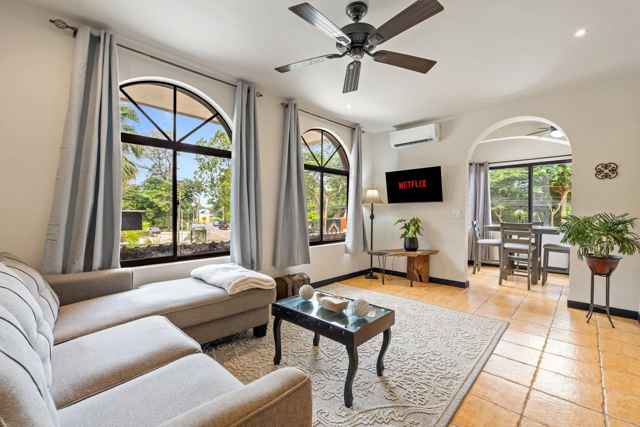 Laughing Gecko Suites: Beach Suites / Boutique Hotel For  Sale - Gallery image 2