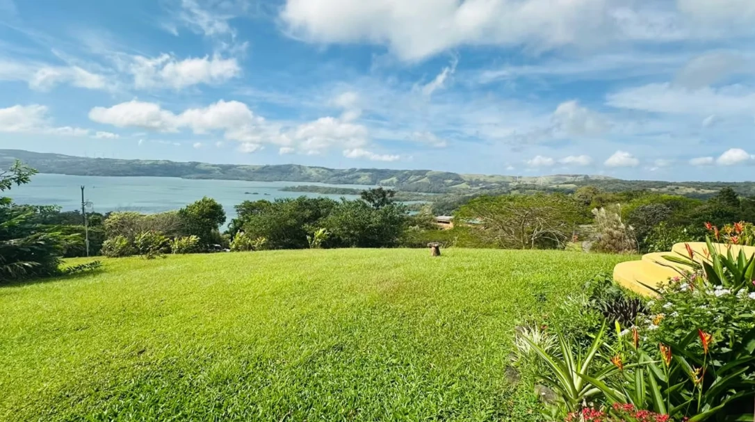 Pura Vida Costa Rica: Lake and Volcano view home, Garage and Guest Apartment - Gallery image 26