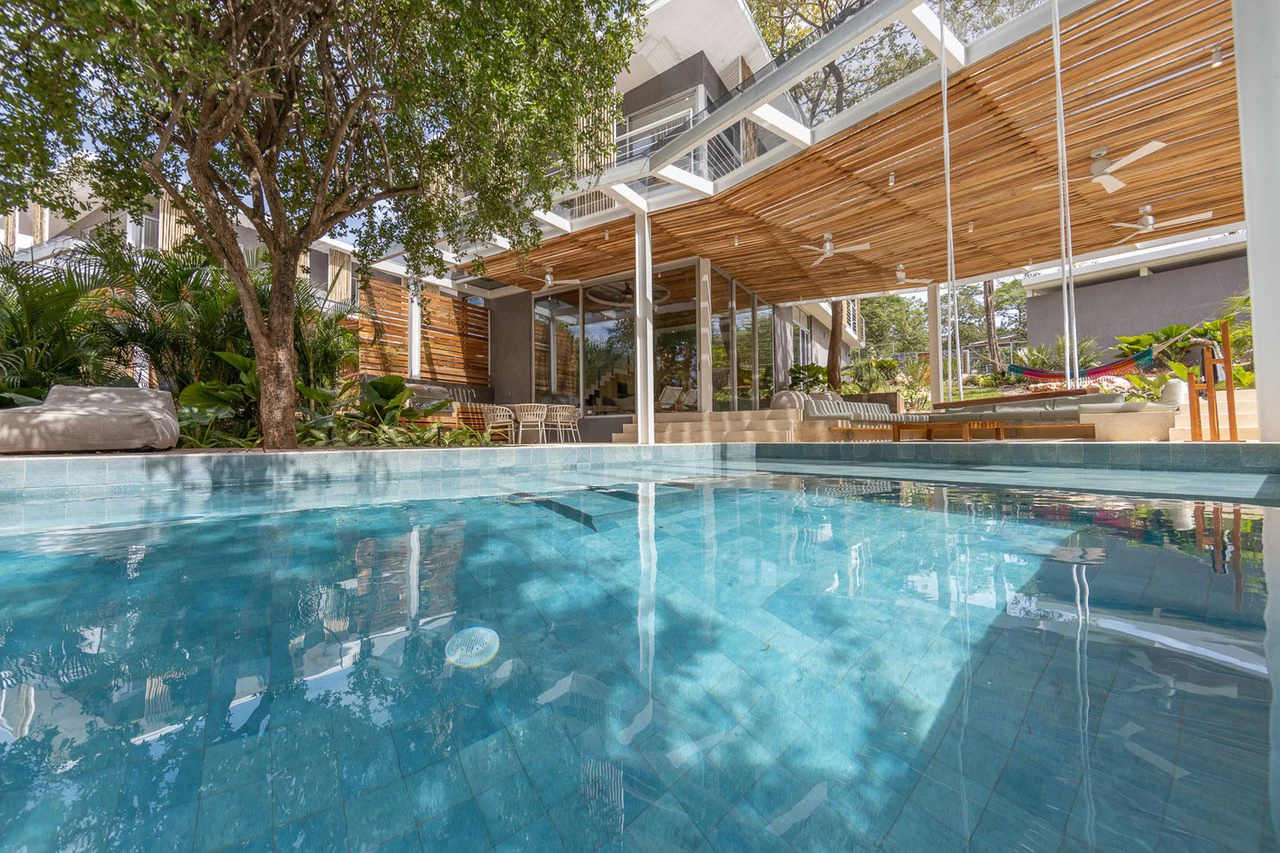 Casa C35: Stylish 4 Bedroom Home a Block to the Beach!