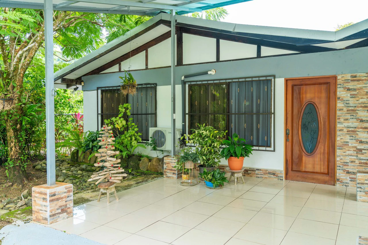 Matapalo gated home, 5 minutes from beach - Gallery image 2