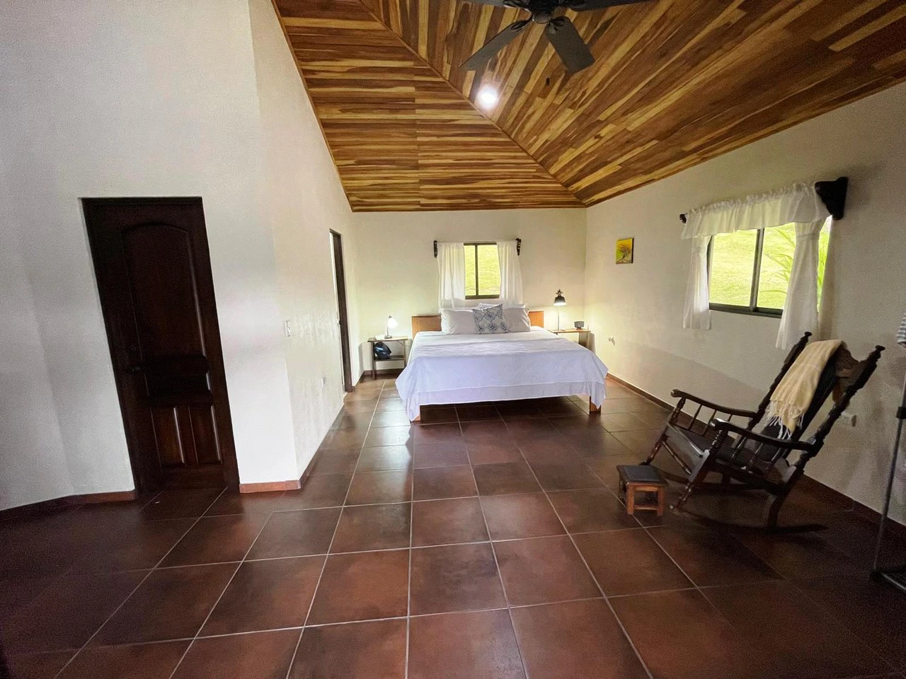 VILLA CANASOL : Lake View Home with Pool, Garage and Workshop - Gallery image 34
