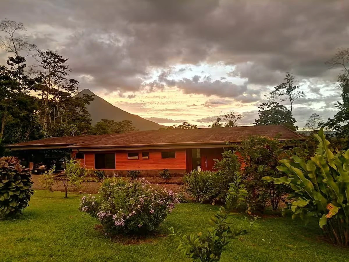 La Fortuna: Own a Slice of Paradise in La Fortuna Arenal – Perfect for Living or Investing!