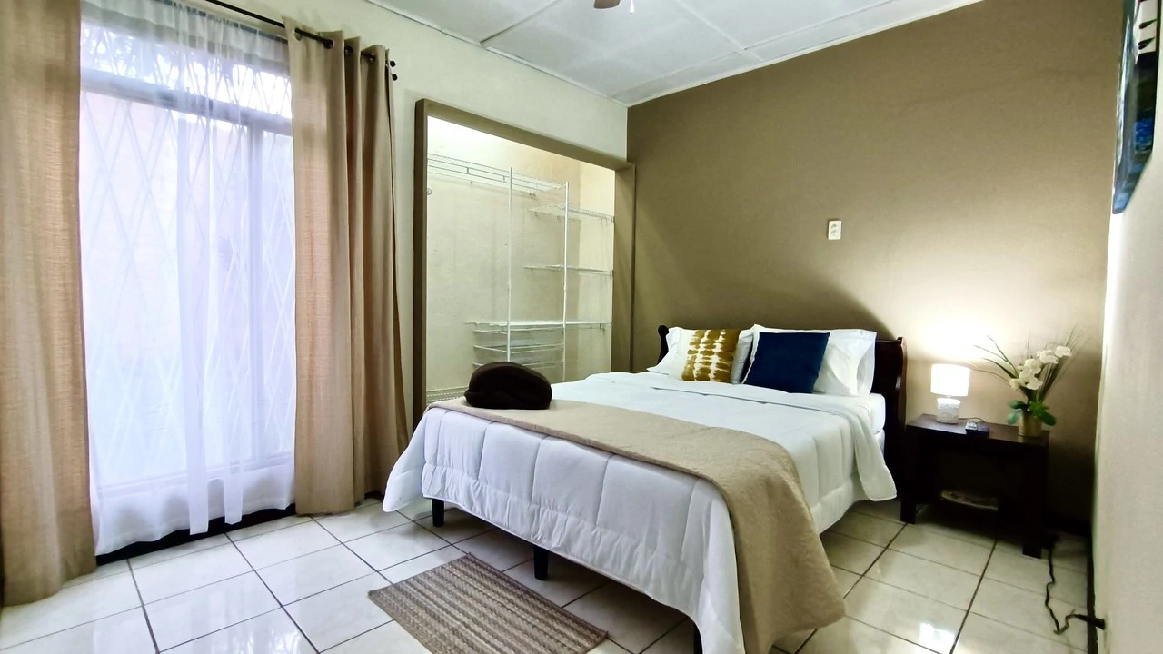 House for sale in residential area un San Jose, Costa Rica. - Gallery image 14