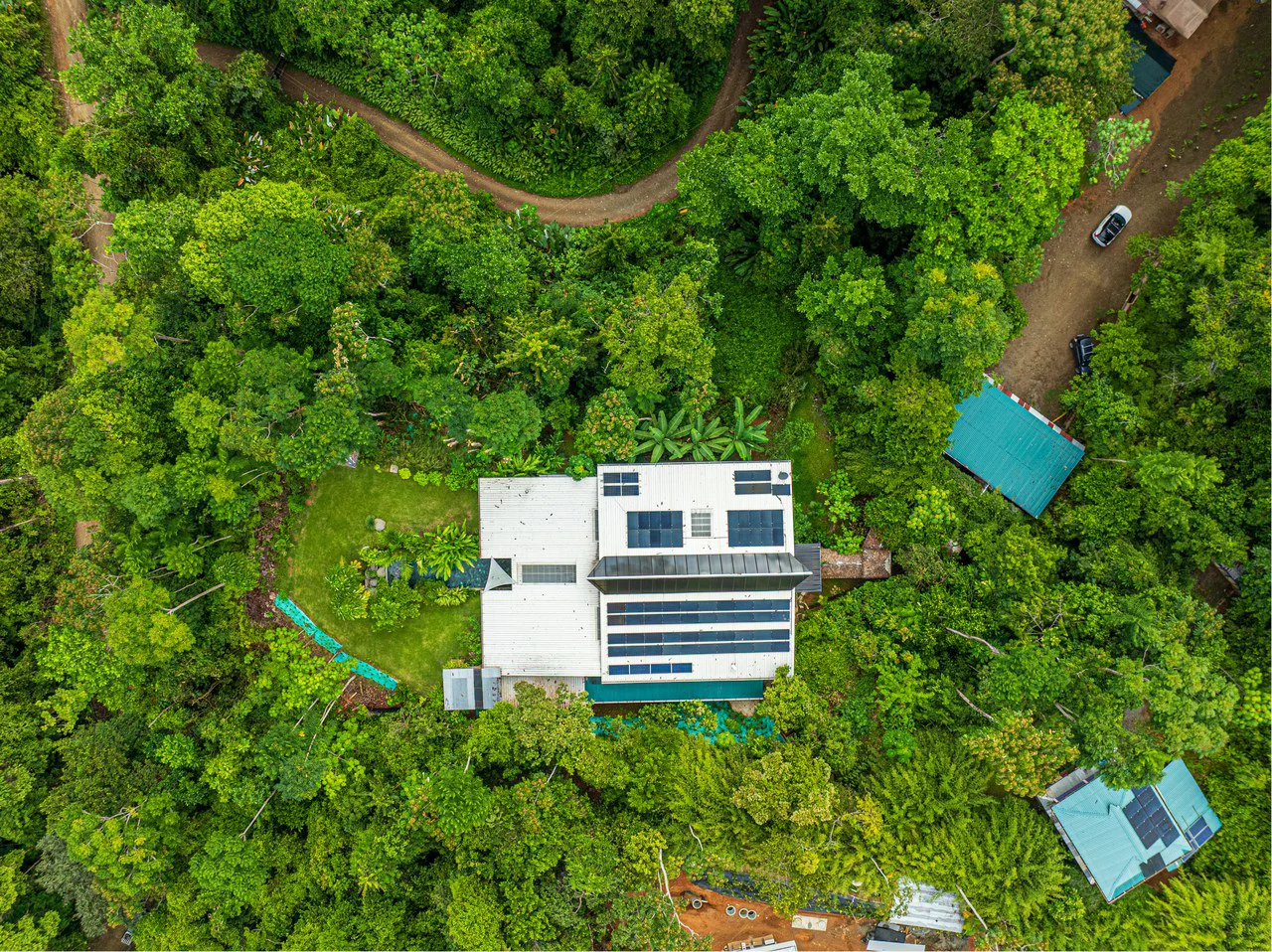 2.56 ACRES – 3 Bedroom Artistic Architectural Masterpiece, Recording Studio, Ocean View, Pool, 1 Bedroom Guest House!!! - Gallery image 13