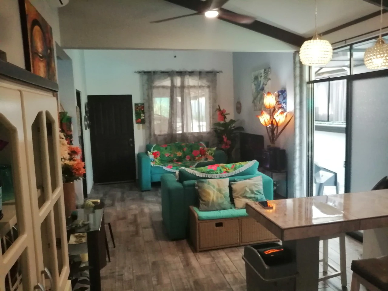 Wonderful and Updated Bungalow Close to the Beach!: Great location with access to a large community pool! - Gallery image 6