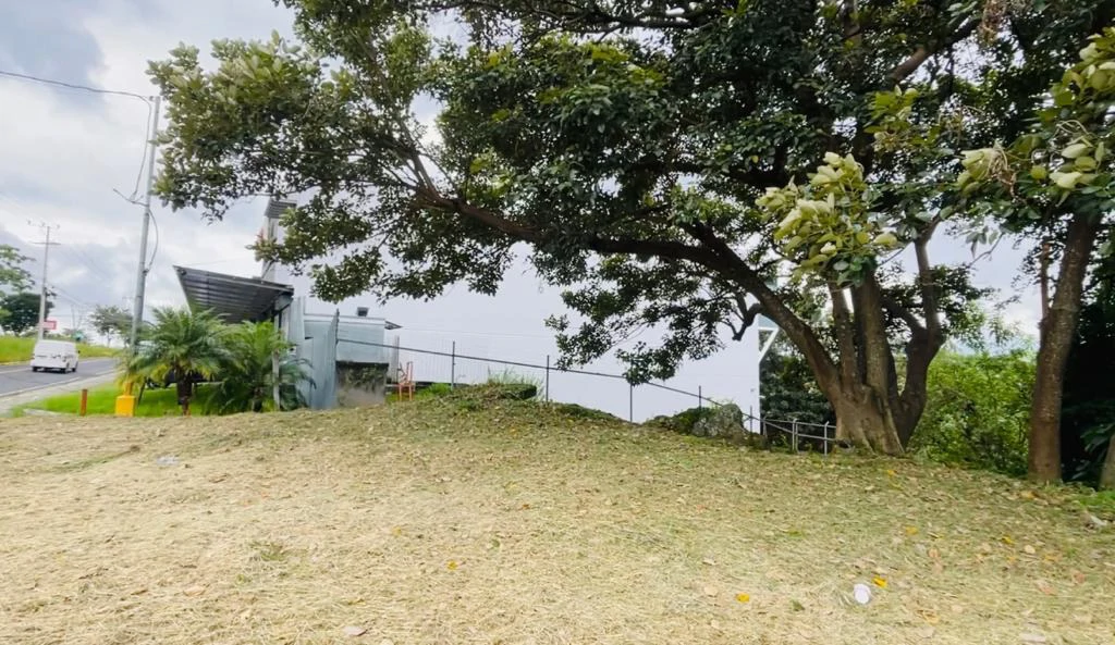 Commercial land for sale in front of Avenida Escazú and Hospital CIMA Costa Rica high capital gains - Gallery image 9