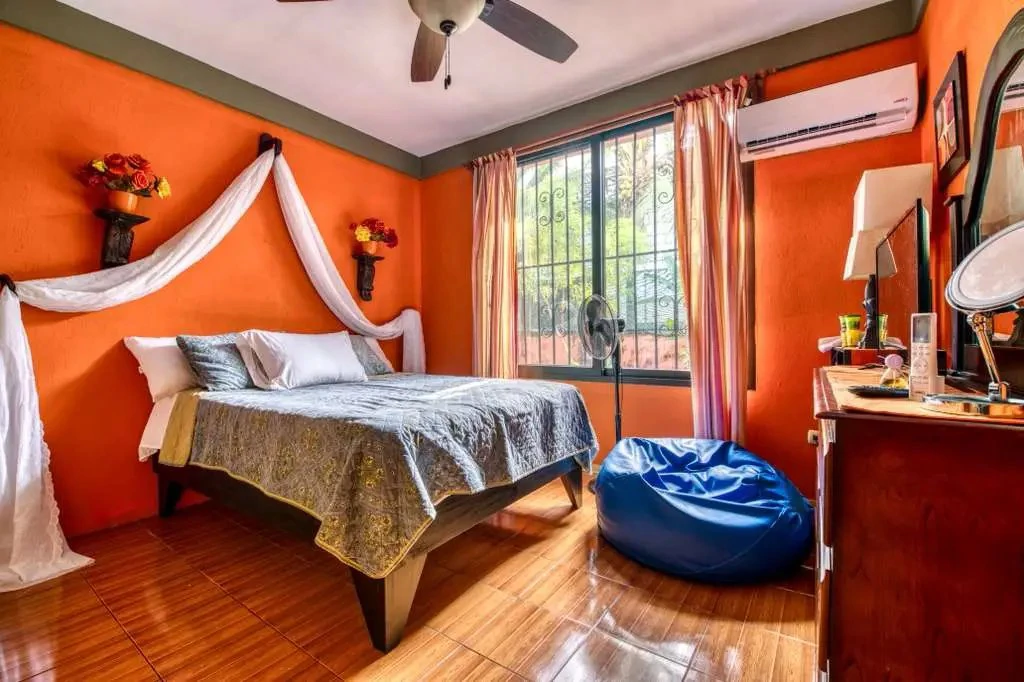 Discover this beautiful property in the heart of Jaco, a home built in the classic Costa Rican style - Gallery image 15