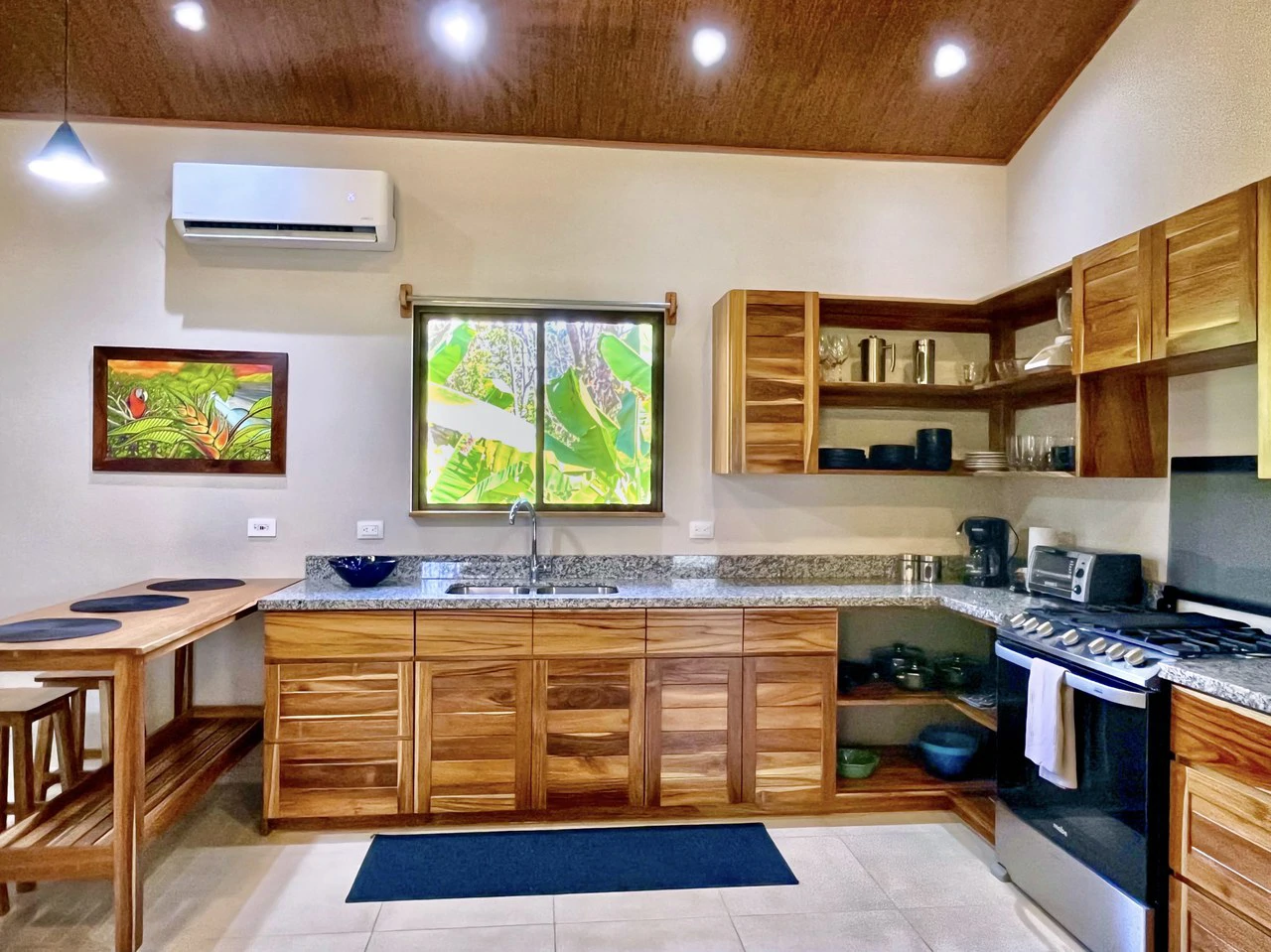 .075 ACRES – 2 Bedroom New Construction Home, Walk to the River, 5min to Playa Matapalo, 15min to Dominical!!!! - Gallery image 9