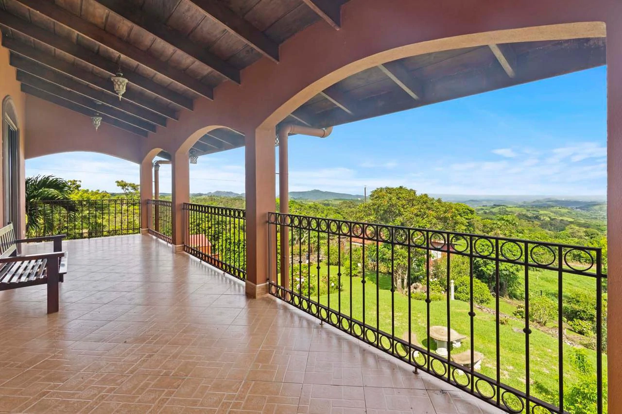 Celebrity Home with Spectacular Views: Seller Financing With 50% Down-Contact Us For More Information - Gallery image 28