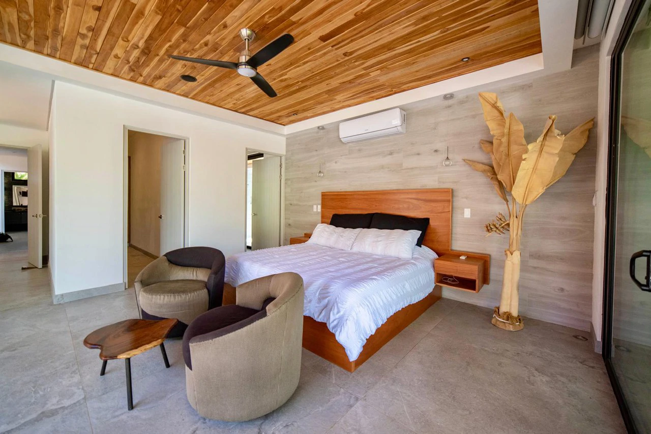 Casa La Ola Perfecta: Luxury 5-Bedroom Home with Pool Near the Beach in Hacienda Pinilla - Gallery image 10