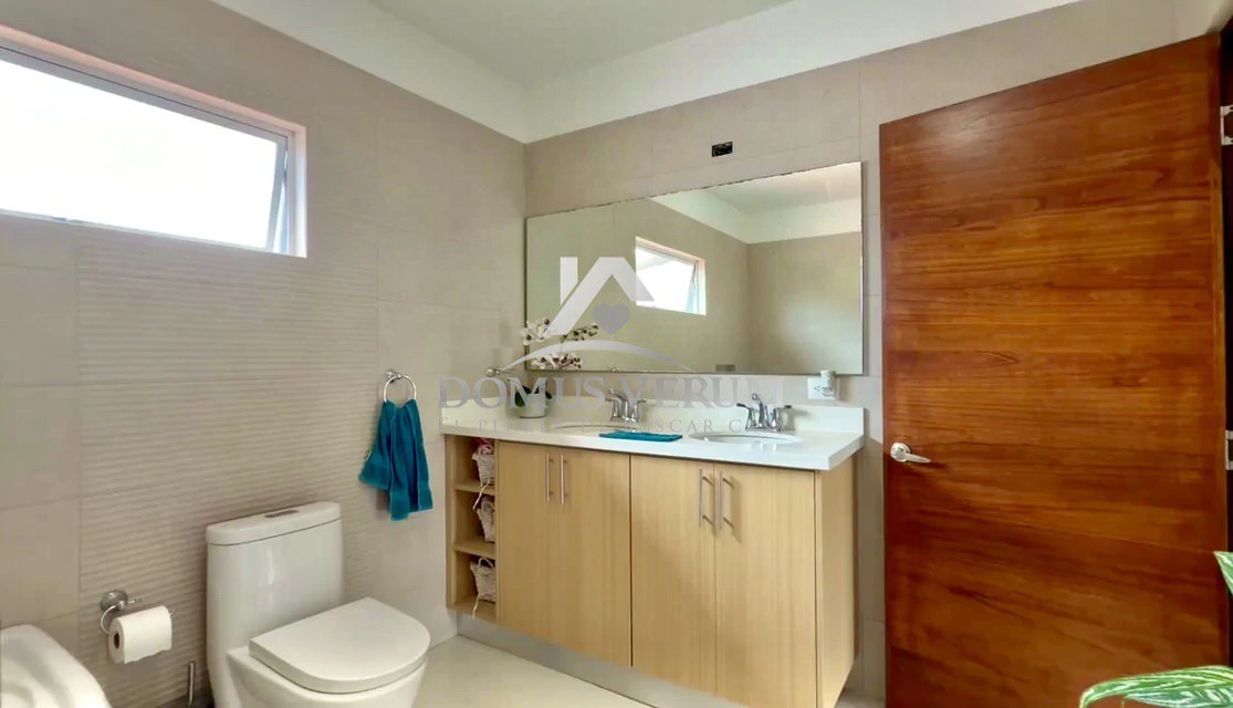 House For Sale in San Joaquin - Gallery image 16