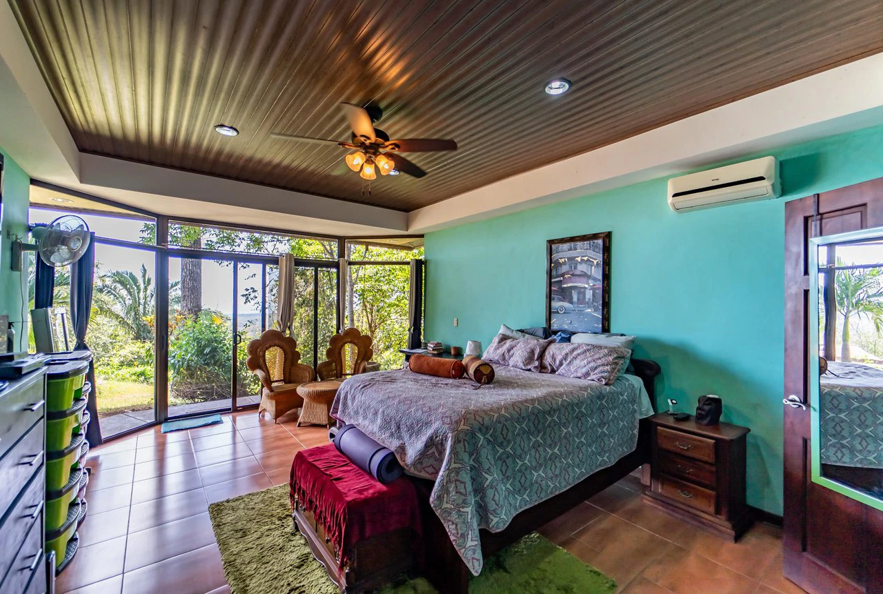 Casa Jardin: Ocean View SFH with Guest House and Extra Lot - Gallery image 18