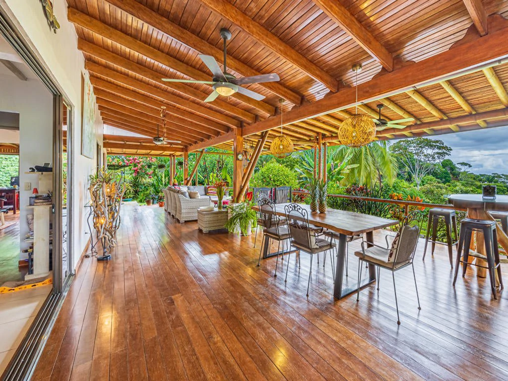 Villa Tres Vistas, a stunning luxury home located on the desirable Calle Perezoso in Ojochal - Gallery image 5