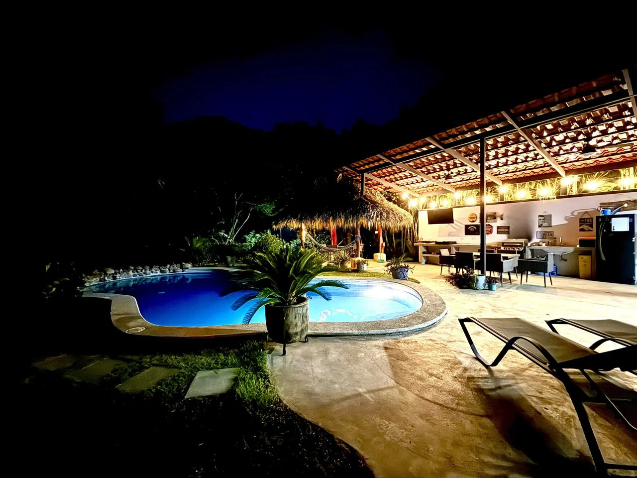 Tropical Villa 519: $629,950 USD Gated Los Delfines Golf & Country Club Beachfront Village. 5 min walk to Swimming beach in Bahia Ballena on the Southern Nicoya Penisula - Gallery image 18