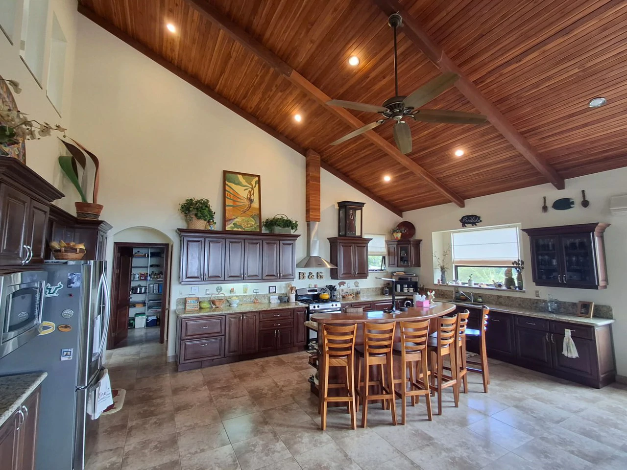 Magnificent mansion: Luxury Home + Pool, 3 Villas + Views! - Gallery image 7