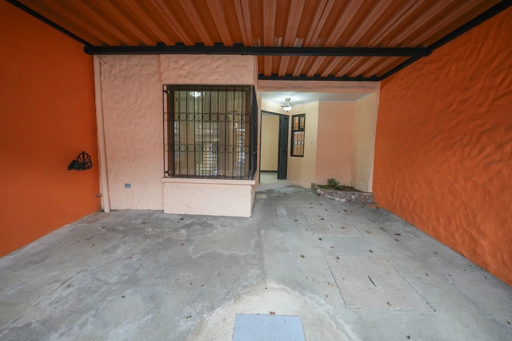 House For Sale in Lomas de Ayarco - Gallery image 3